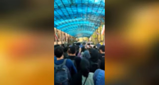  شعار دانشجویان به من نگو فتنه گر فتنه تویی ستمگر 