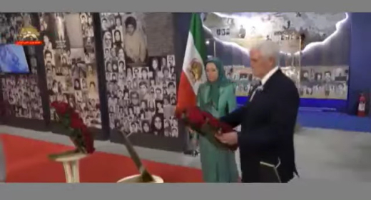  مراسم گل گذاری مایک پنس در موزه مقاومت