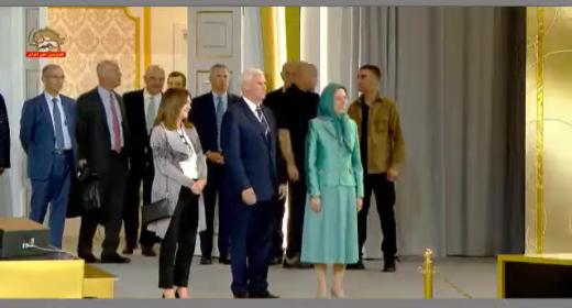 دیدارمایک پنس با اشرفیان 