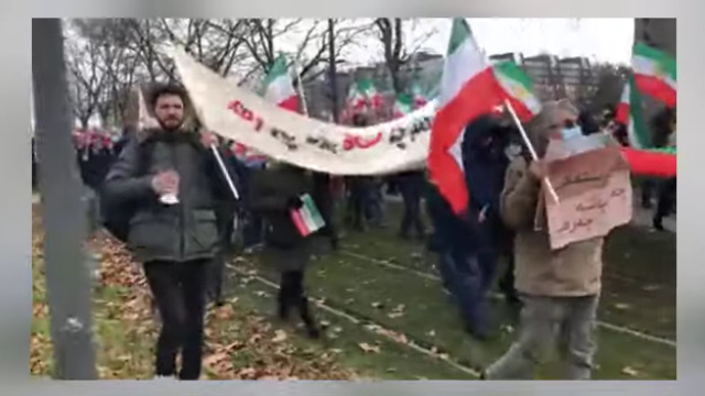 طنین شعار #مرگ_بر_ستمگر_چه_شاه_باشه_چه_رهبر در تظاهرات ایرانیان در استراسبورگ